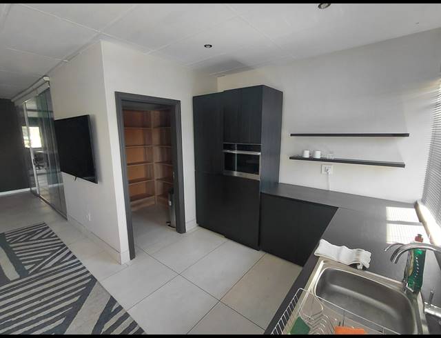270M² OFFICE TO LET IN VORNA VALLEY